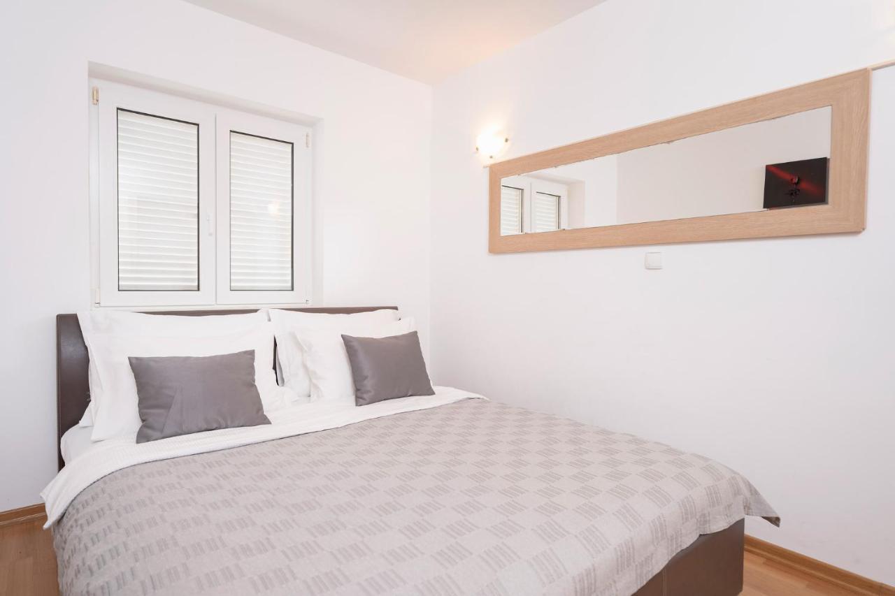 Villa Dalmatia Apartments Бол Екстериор снимка