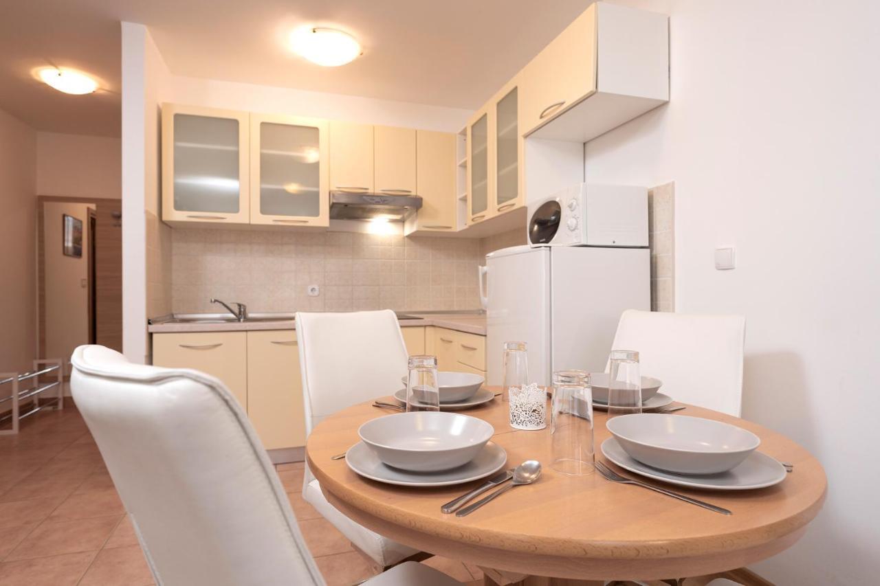 Villa Dalmatia Apartments Бол Екстериор снимка