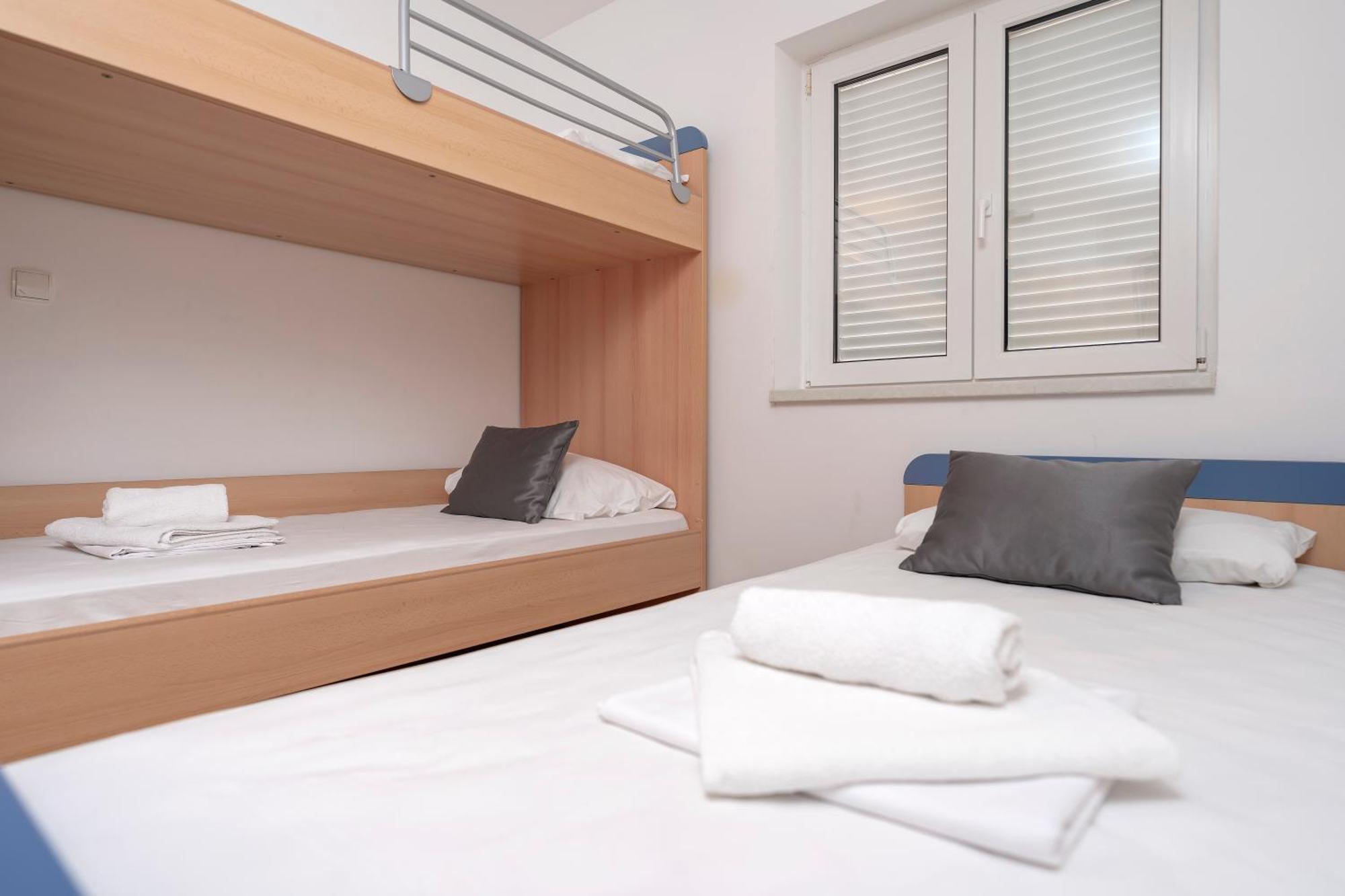 Villa Dalmatia Apartments Бол Екстериор снимка