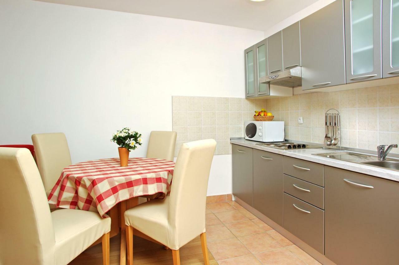 Villa Dalmatia Apartments Бол Екстериор снимка