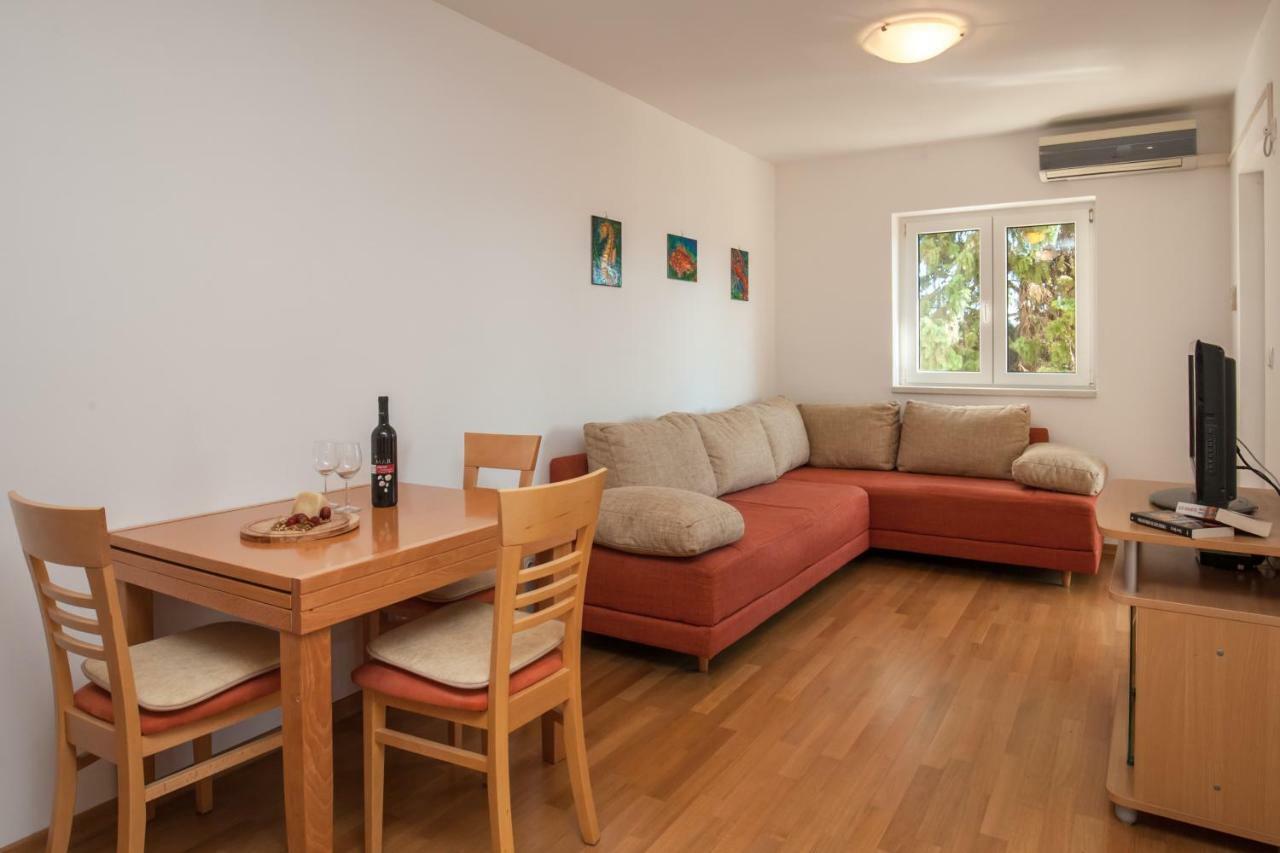 Villa Dalmatia Apartments Бол Екстериор снимка